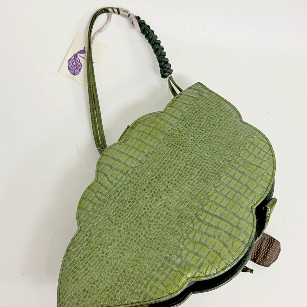 Lynn's Closet Boutique green leather grasshopper-shaped handbag with textured crocodile-effect finish and braided strap
