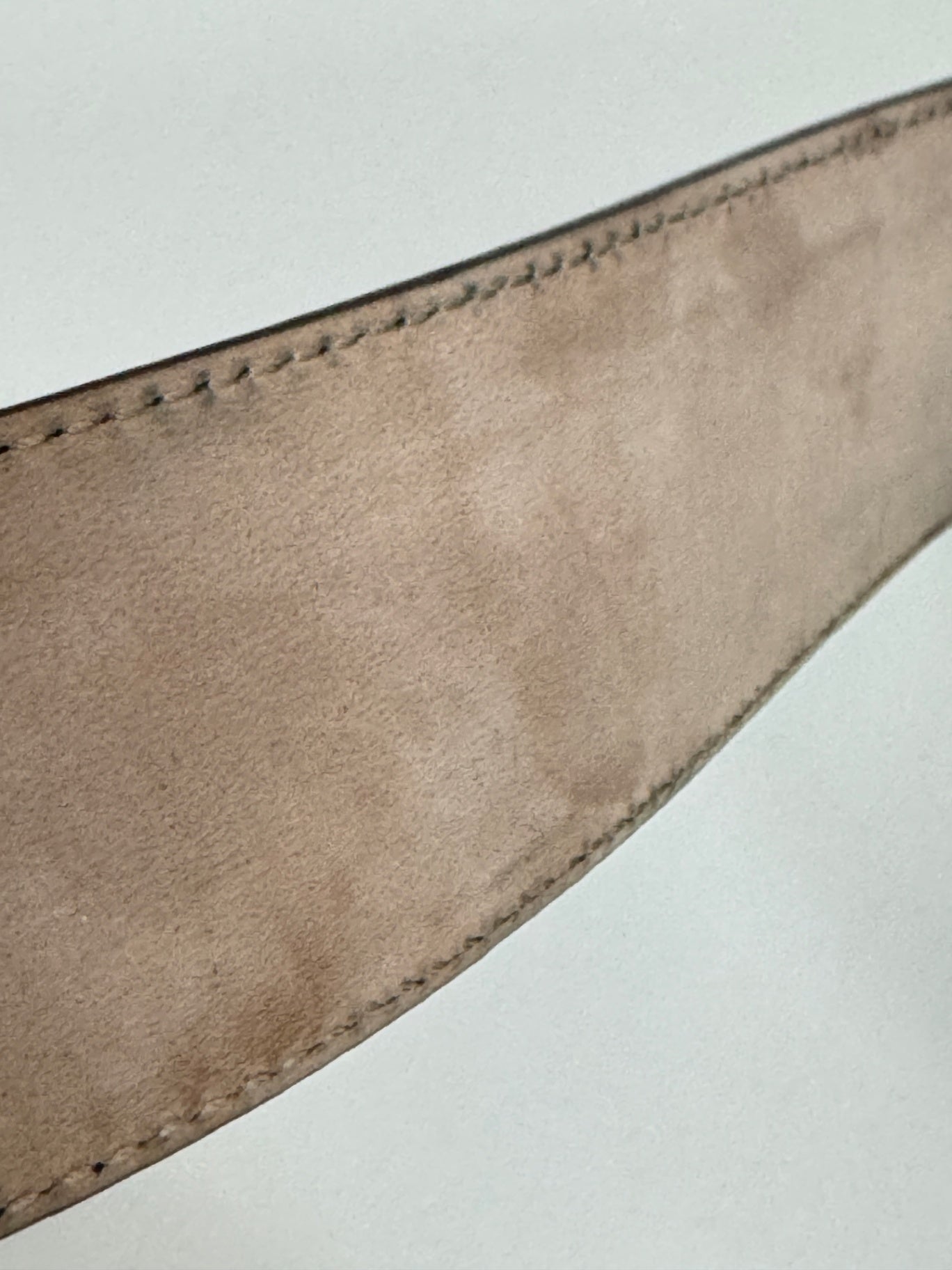 Lynn's Closet Boutique Gucci belt showing the beige suede interior lining with detailed stitching