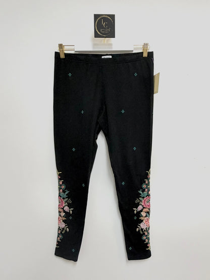 Lynn's Closet Boutique Johnny Was black leggings with colorful floral embroidery and geometric accents, size M.