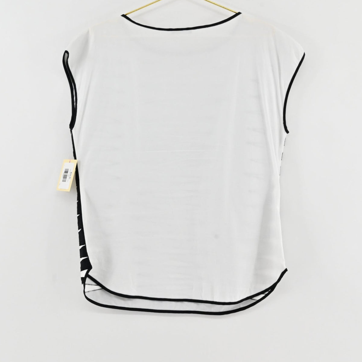 Lynn's Closet Boutique Josie Natori white cap sleeve top with black piping detail on the back view
