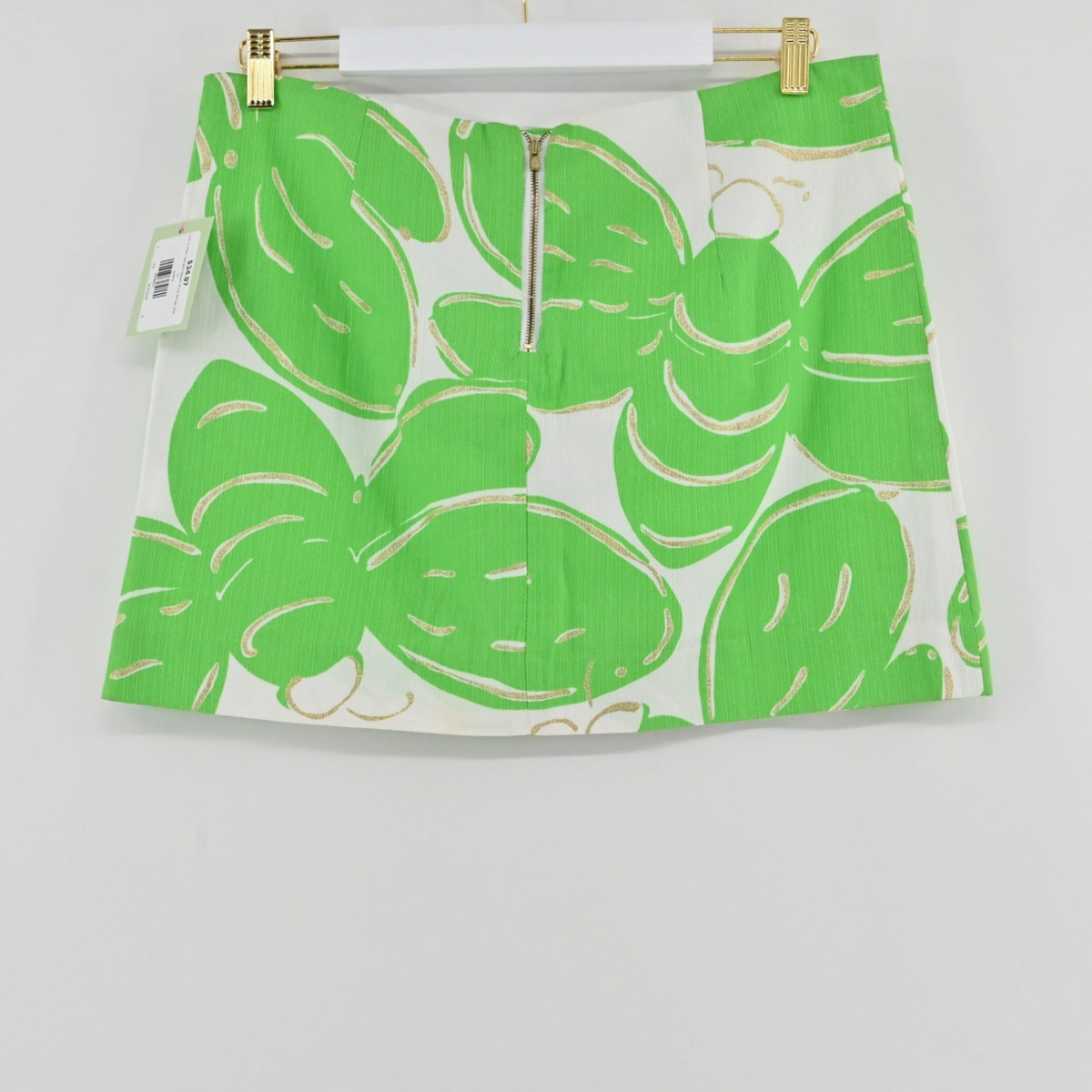 Lynn's Closet Boutique Lilly Pulitzer Tate mini skirt in white with a lime green bee-inspired print and back zipper.