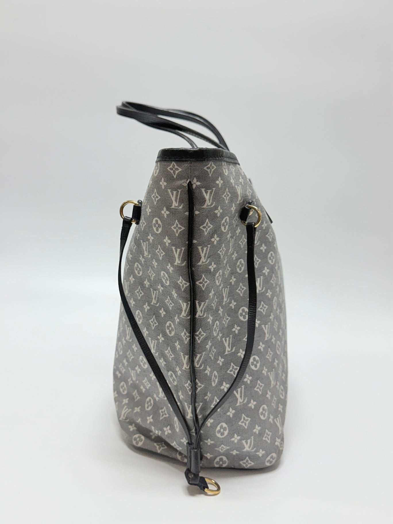 Lynn's Closet Boutique navy blue Louis Vuitton Neverfull MM tote in Monogram Idylle canvas with dark leather trim