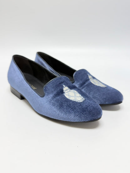 Lynn's Closet Boutique Jack Rogers navy velvet loafers with ginger jar embroidery on the vamp, size 8 flats.