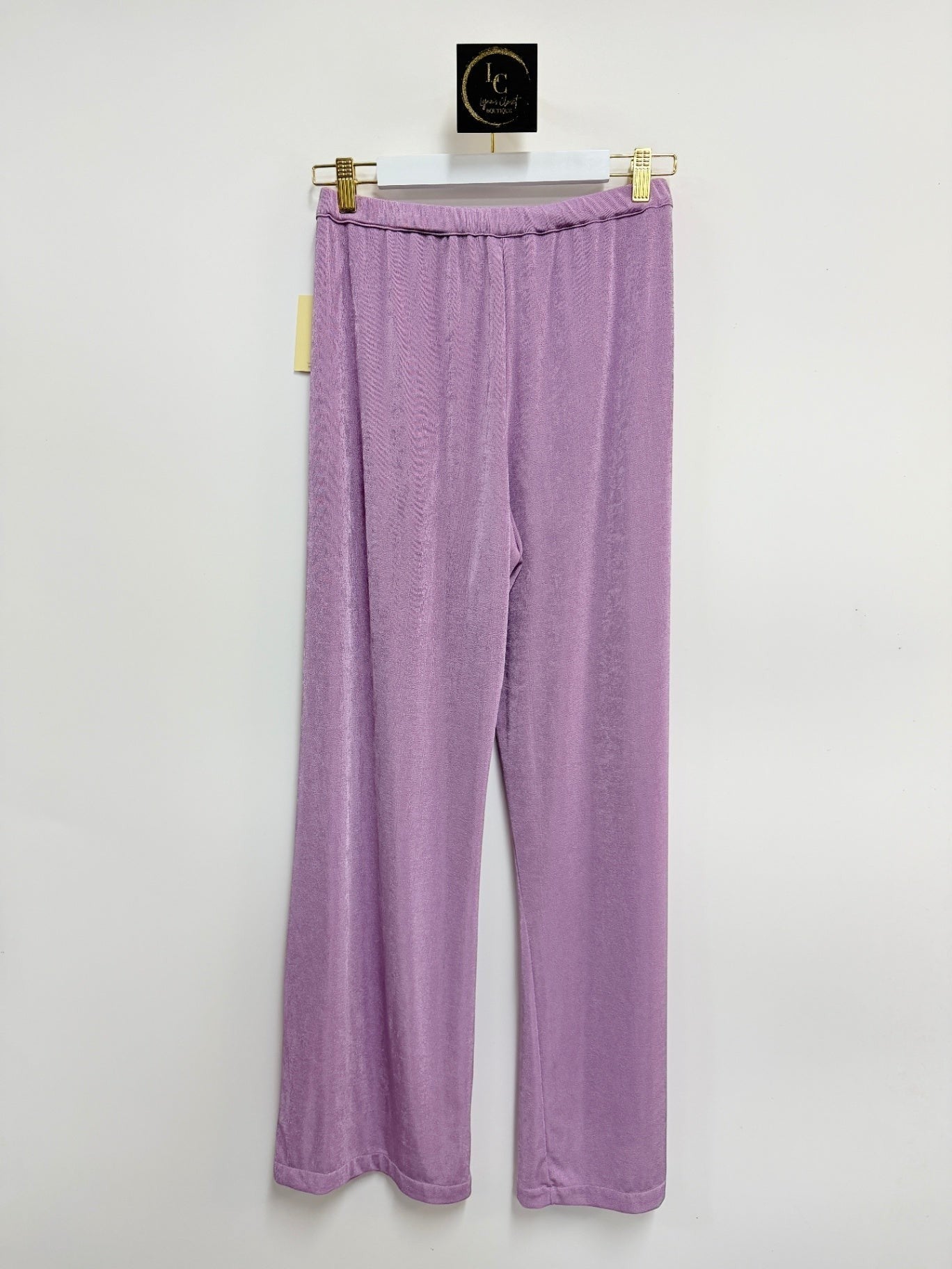Lynn's Closet Boutique Ripley Rader lilac wide-leg lounge pants with an elastic waistband in size small.