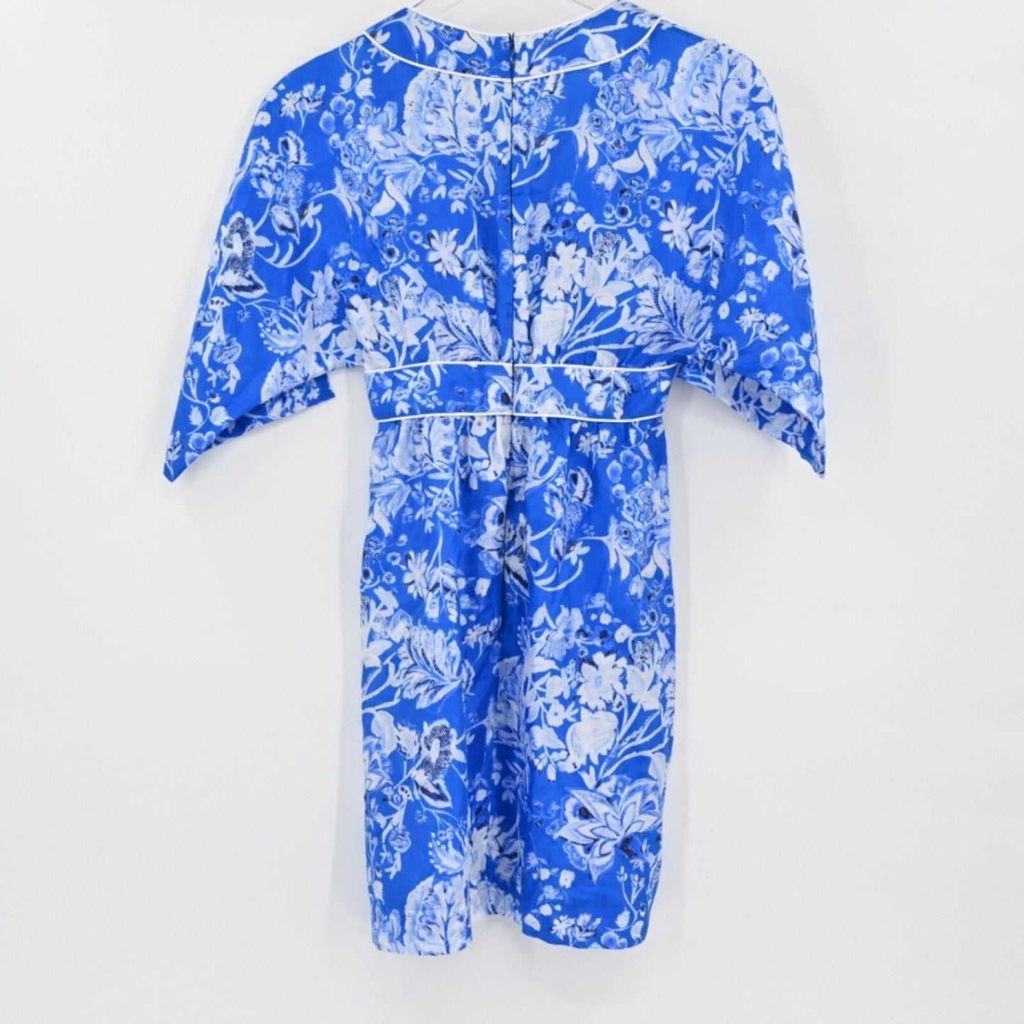 Lynn's Closet Boutique Socapri blue and white floral silk dress with white piping detail, back view.