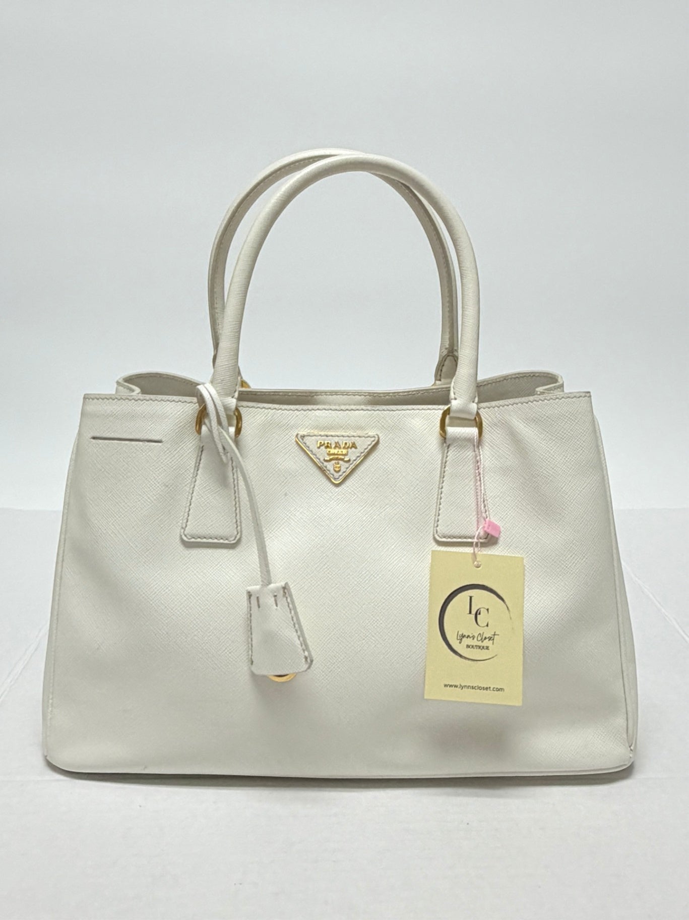 Lynn's Closet Boutique white Prada Galleria medium handbag in Saffiano leather with gold-tone hardware and logo plaque.
