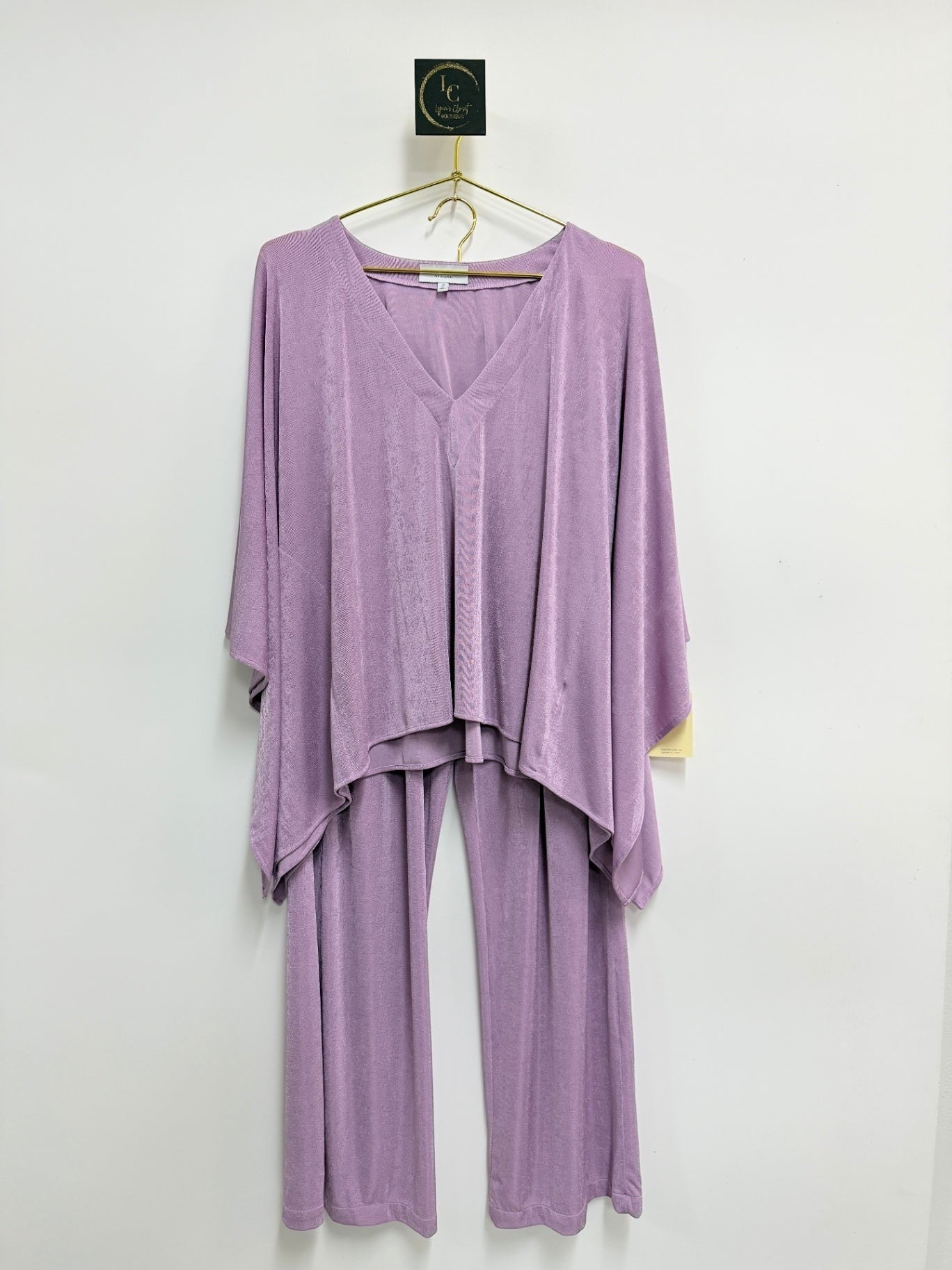 Lynn's Closet Boutique Ripley Rader lilac 2-piece pant set with V-neck flowy top and wide-leg trousers.