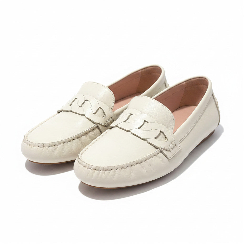 Lynn's Closet Boutique ivory leather loafers with woven chain detail, size 9.