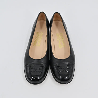 Lynn's Closet Boutique Salvatore Ferragamo black leather pumps with patent cap toe and embossed Gancini logo