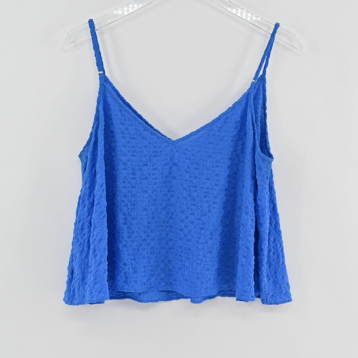 Lynn's Closet Boutique Lilly Pulitzer blue seersucker camisole with V-neckline and adjustable spaghetti straps