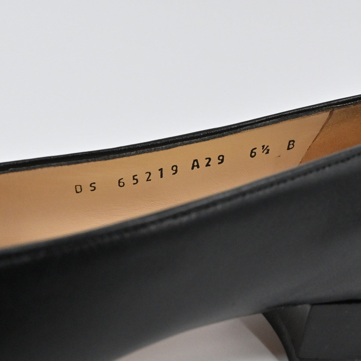 Lynn's Closet Boutique Salvatore Ferragamo black leather pump interior showing size 6.5B and serial number stamping