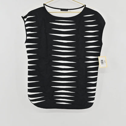 Lynn's Closet Boutique Josie Natori black and white graphic print cap sleeve top with elegant piping detail
