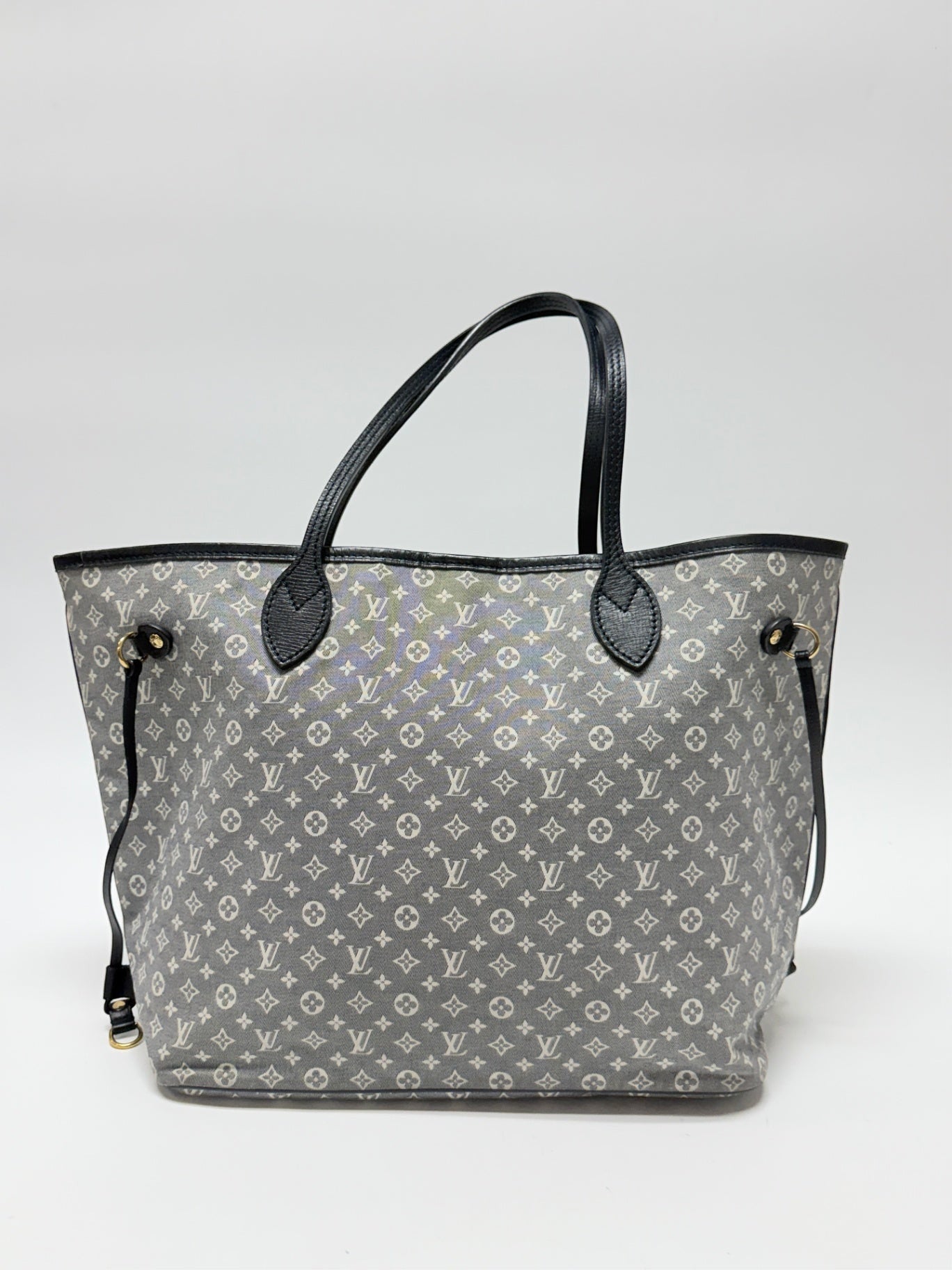 Lynn's Closet Boutique navy blue Louis Vuitton Neverfull MM tote in Monogram Idylle canvas with dark leather trim.