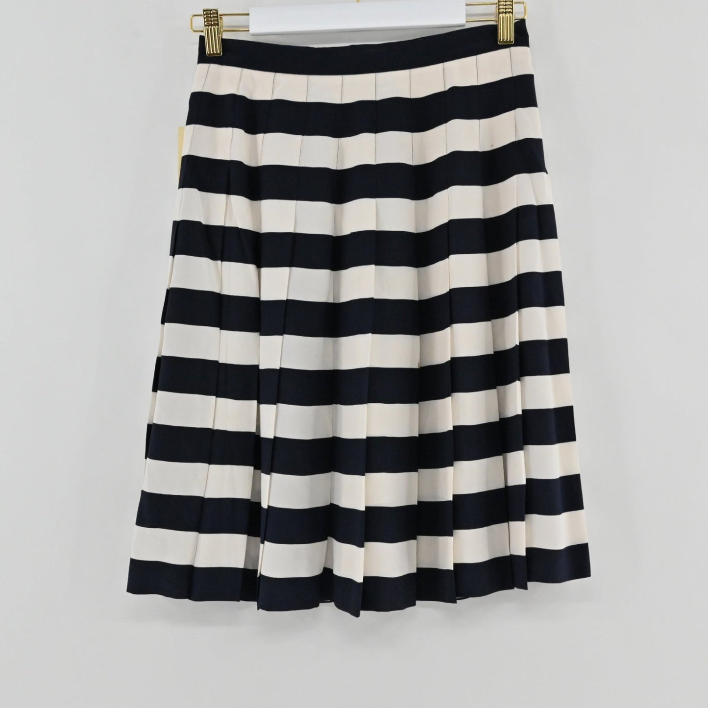 Lynn's Closet Boutique Ellen Tracy knee-length pleated skirt in navy and cream horizontal stripes