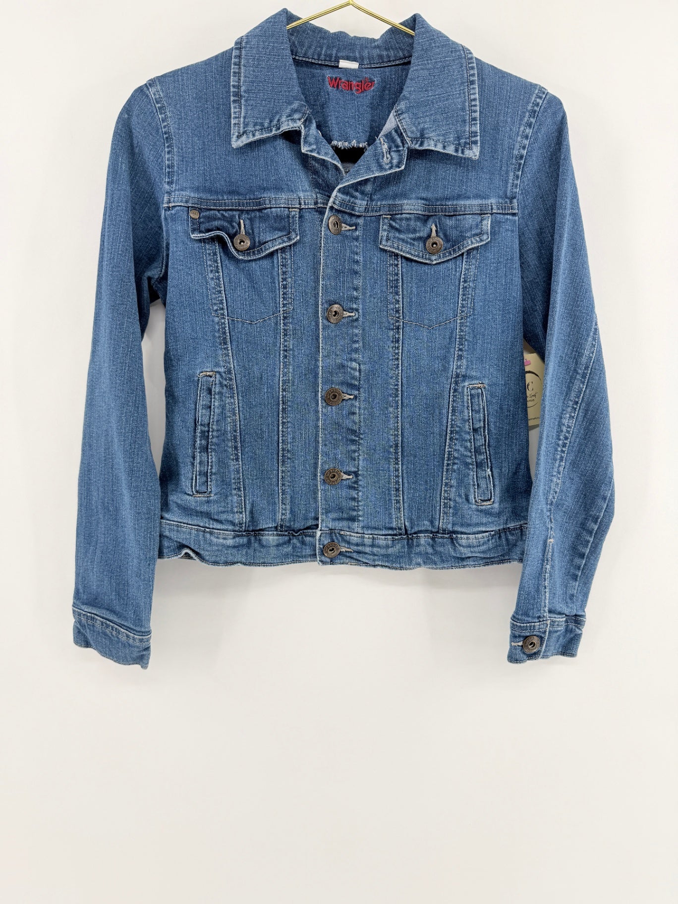 Lynn's Closet Boutique vintage Wrangler blue denim jacket with button-up front and chest pockets