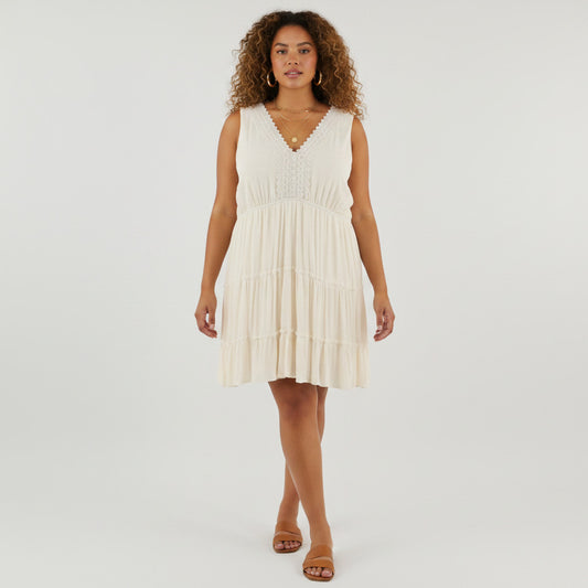 Lynn's Closet Boutique cream tiered midi dress with lace trim and tie back, size 3X.